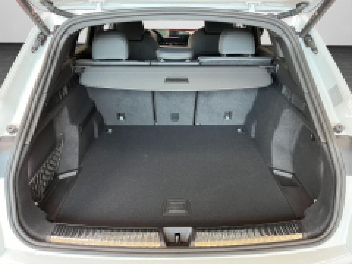 Audi Q5 Edition One, Tech Plus, Assistenzsysteme, Matrix LED