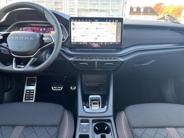 Skoda Octavia Combi 2.0 TSI 195 kW RS, AHK, Panorama-Schiebedach elektrisch