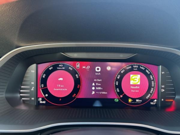 Skoda Octavia Combi 2.0 TSI 195 kW RS, AHK, Panorama-Schiebedach elektrisch