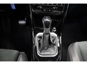 Volkswagen T-Roc Style 2.0 TDI DSG 8-fach AHK Navi 19" *BLACK DEAL*