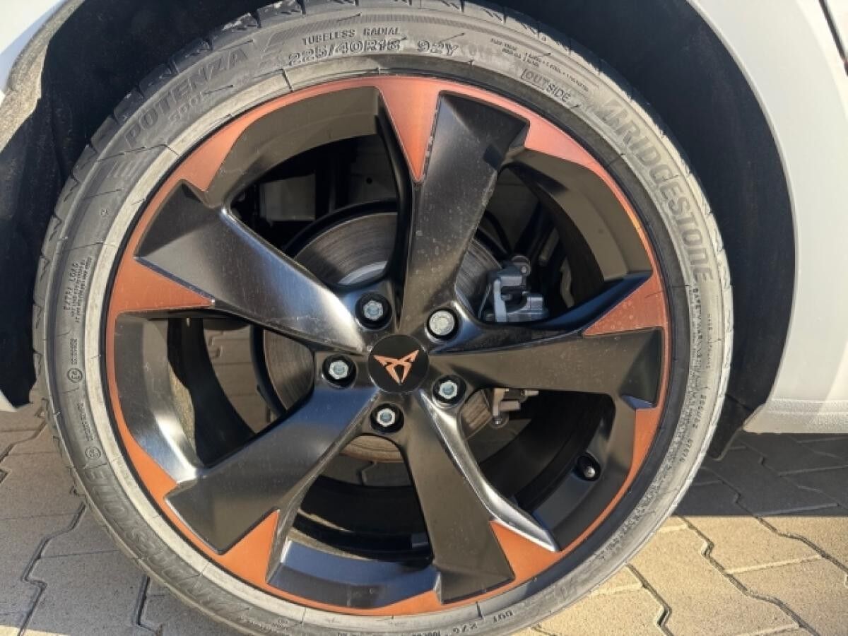 Cupra Leon Sportstourer 2.0 TSI 4Drive DSG MATRIX LED PANORAMA NAVI