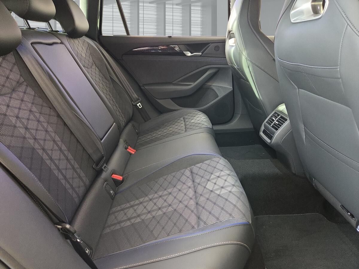 Volkswagen Passat R-Line 2,0 l TDI SCR 110 kW (150 PS) 7-Gang-Doppelkupplungsgetriebe DSG