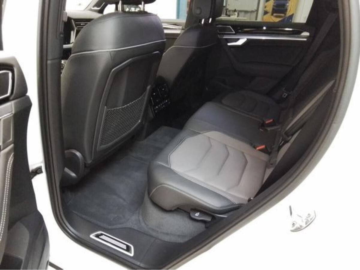 Volkswagen Touareg R-LINE 3.0TDI NP.117T ACC.5J-G.AHK.STHZG.LUFT.AREA-VIEW.NAVI.DYNAUDI