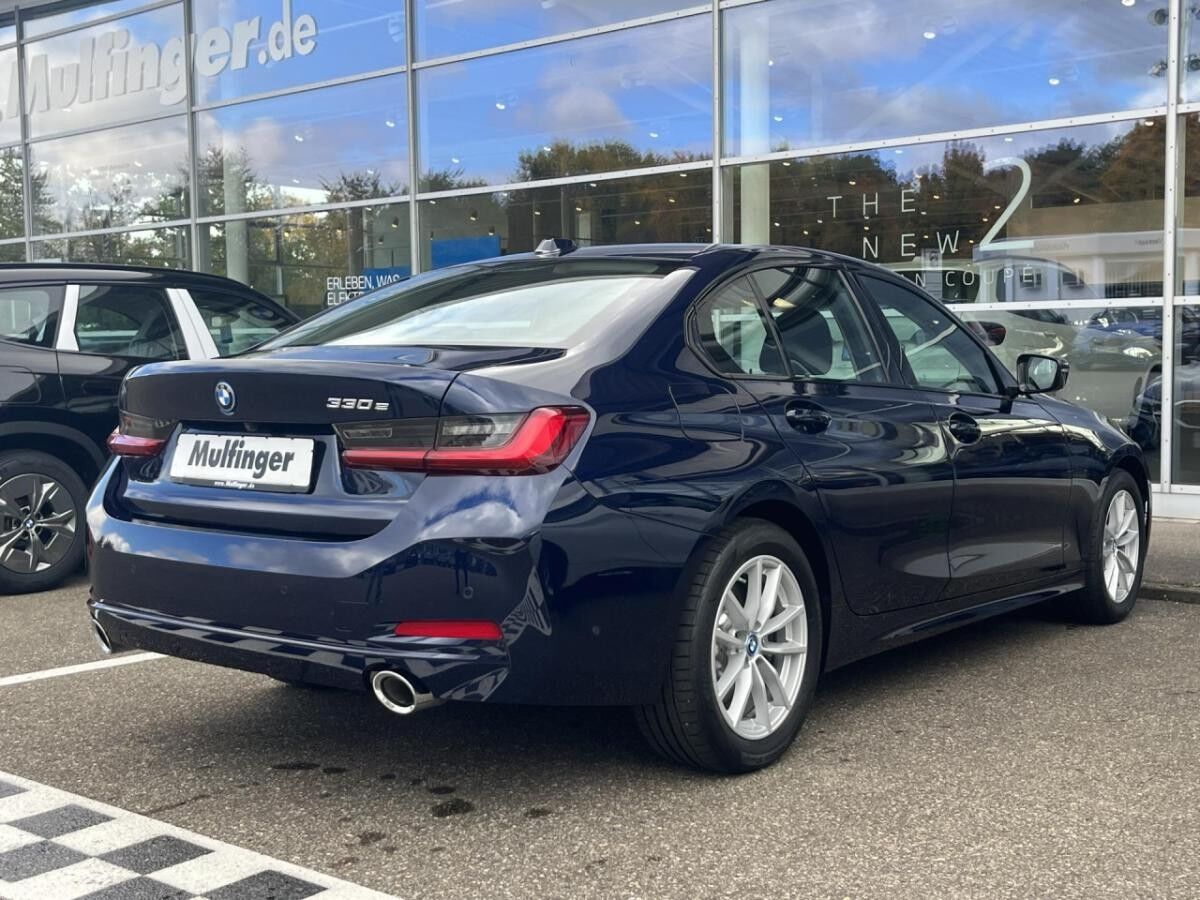BMW 330 e HUD LiveProf.Kamera Driv/Park-Ass.KomfZug.