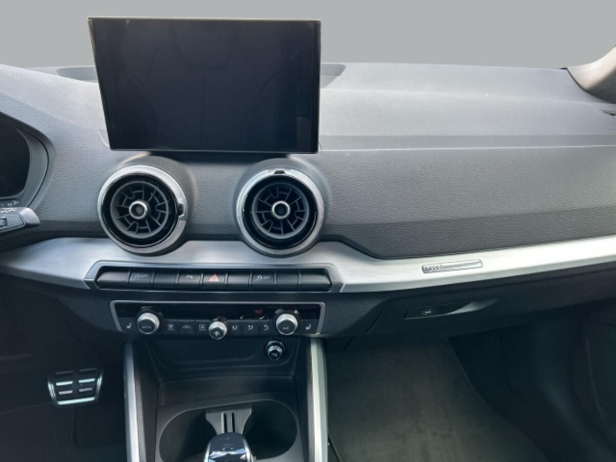 Audi Q2 advanced 35 TFSI S tronic+AHK+LEDER+LED+KAMERA+CARPLAY