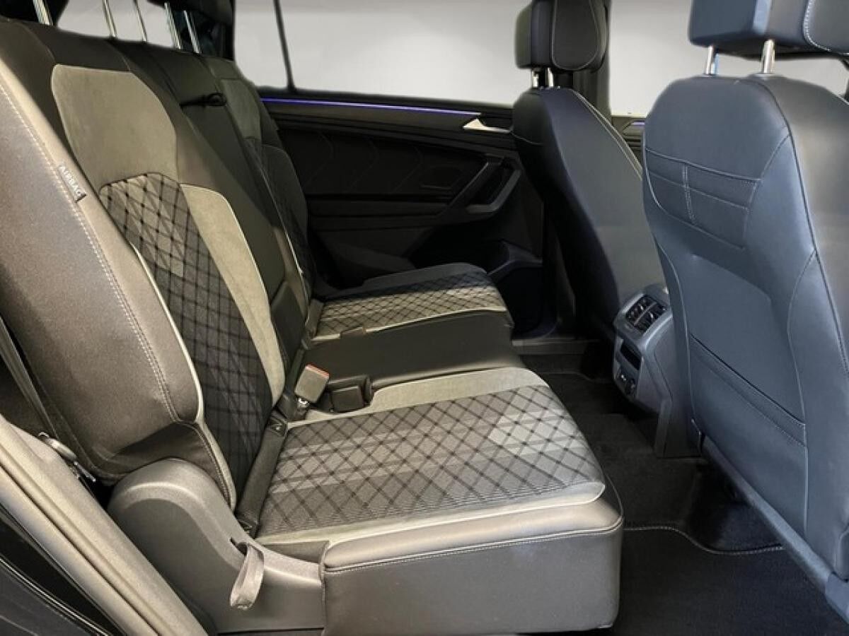 Volkswagen Tiguan Allspace R-Line 4Motion 2.0 TSI 140kW DSG - ACC AHK Discover Media IQ.Light  Rear View Park Assist CarPlay