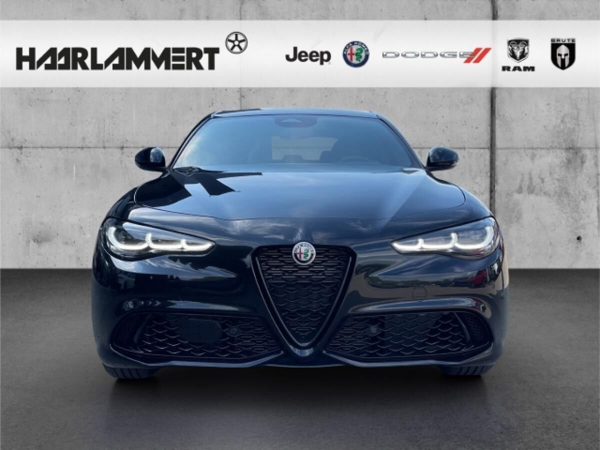 Alfa Romeo Giulia Intensa Q4 2.0 PDC+KAMERA+CARPLAY+LEDER