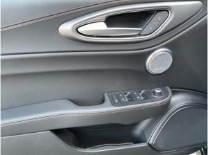 Alfa Romeo Giulia Intensa Q4 2.0 PDC+KAMERA+CARPLAY+LEDER