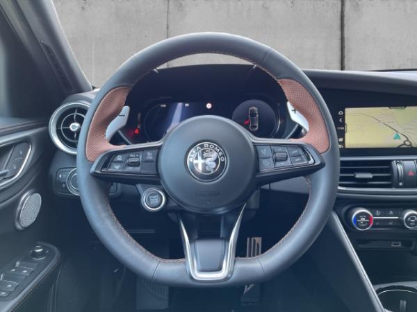 Alfa Romeo Giulia Intensa Q4 2.0 PDC+KAMERA+CARPLAY+LEDER