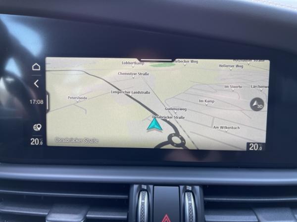 Alfa Romeo Giulia Intensa Q4 2.0 PDC+KAMERA+CARPLAY+LEDER