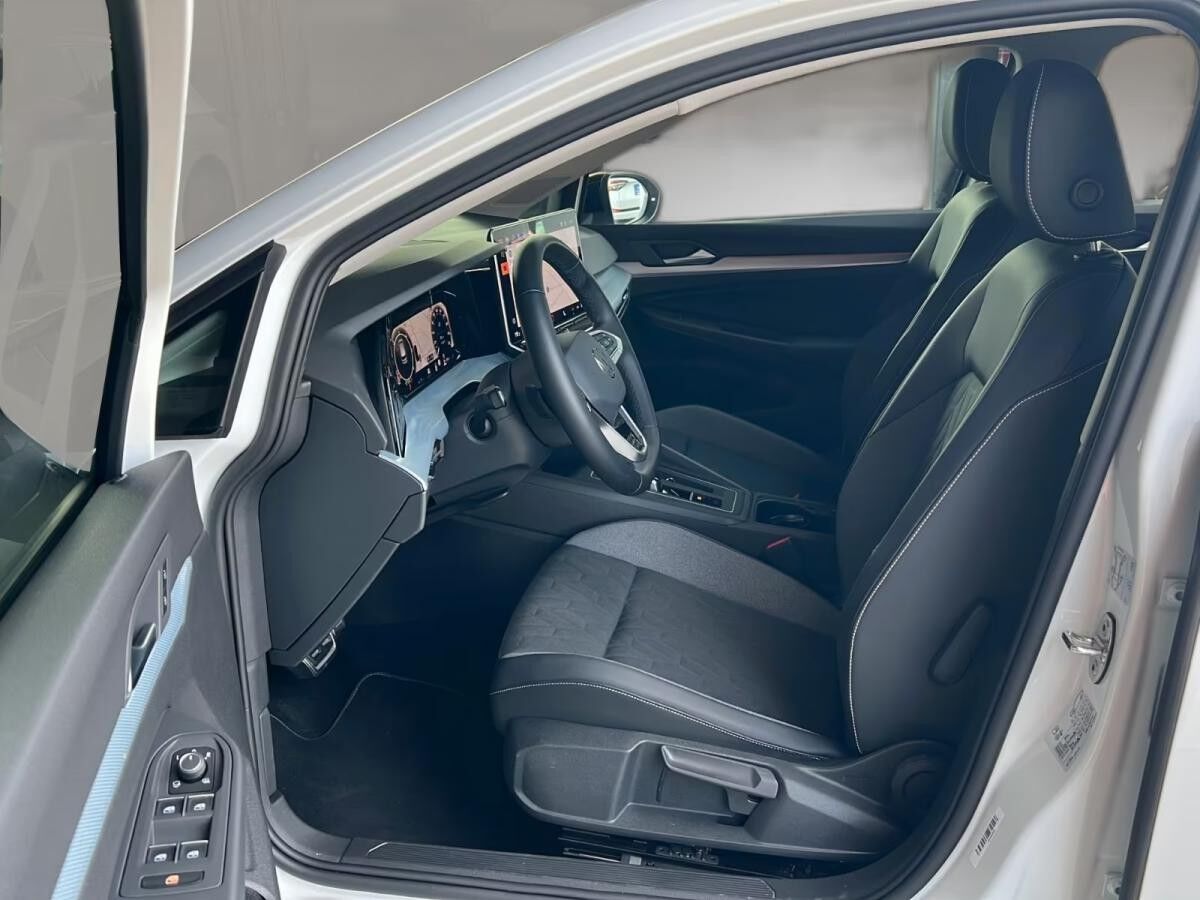 Volkswagen Golf 8 / 2.0 TDI DSG FACELIFT GOAL AHK IQ.LIGHT Volkswagen Golf 8 / 2.0 TDI DSG FACELIFT GOAL AHK IQ.LIGHT