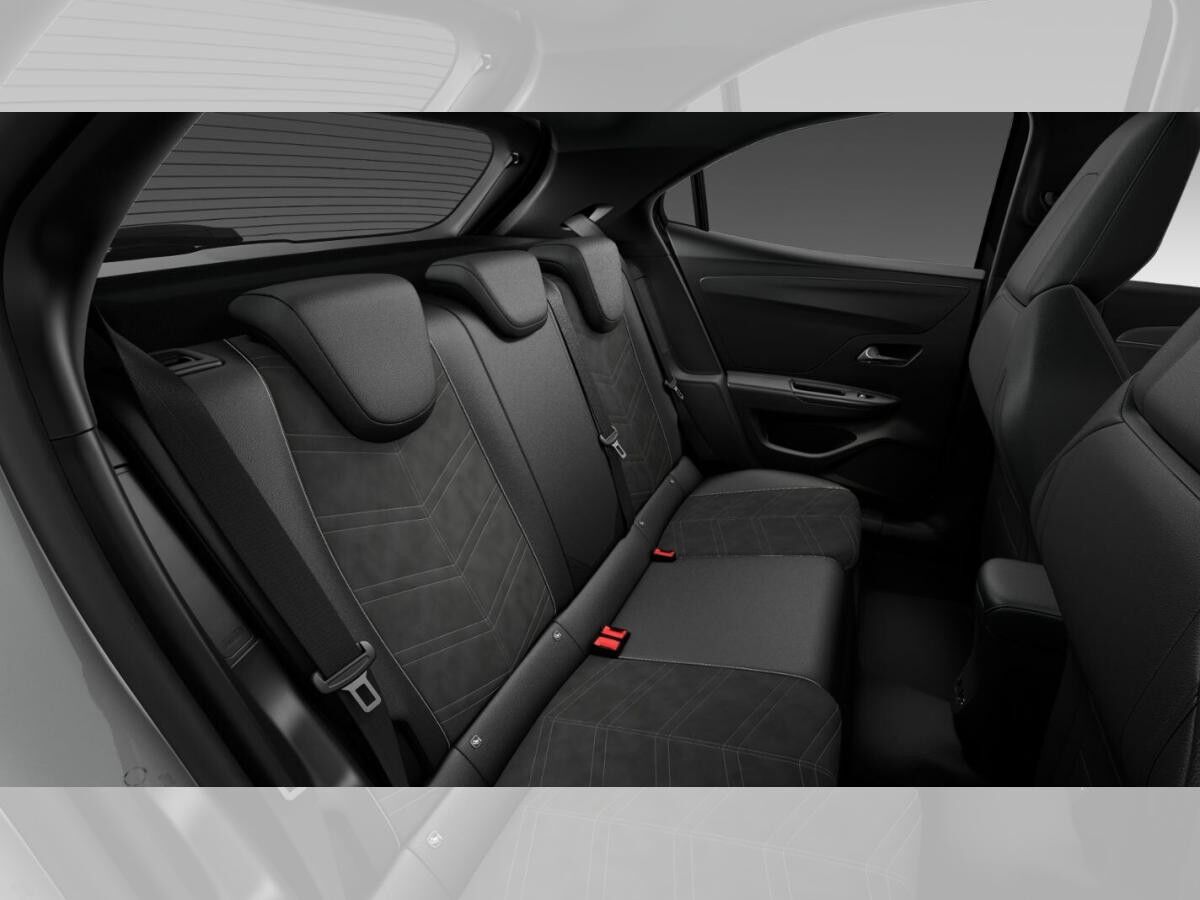 Opel Mokka -e GS mit Allwetterreifen und ReNew Knit Sitzen