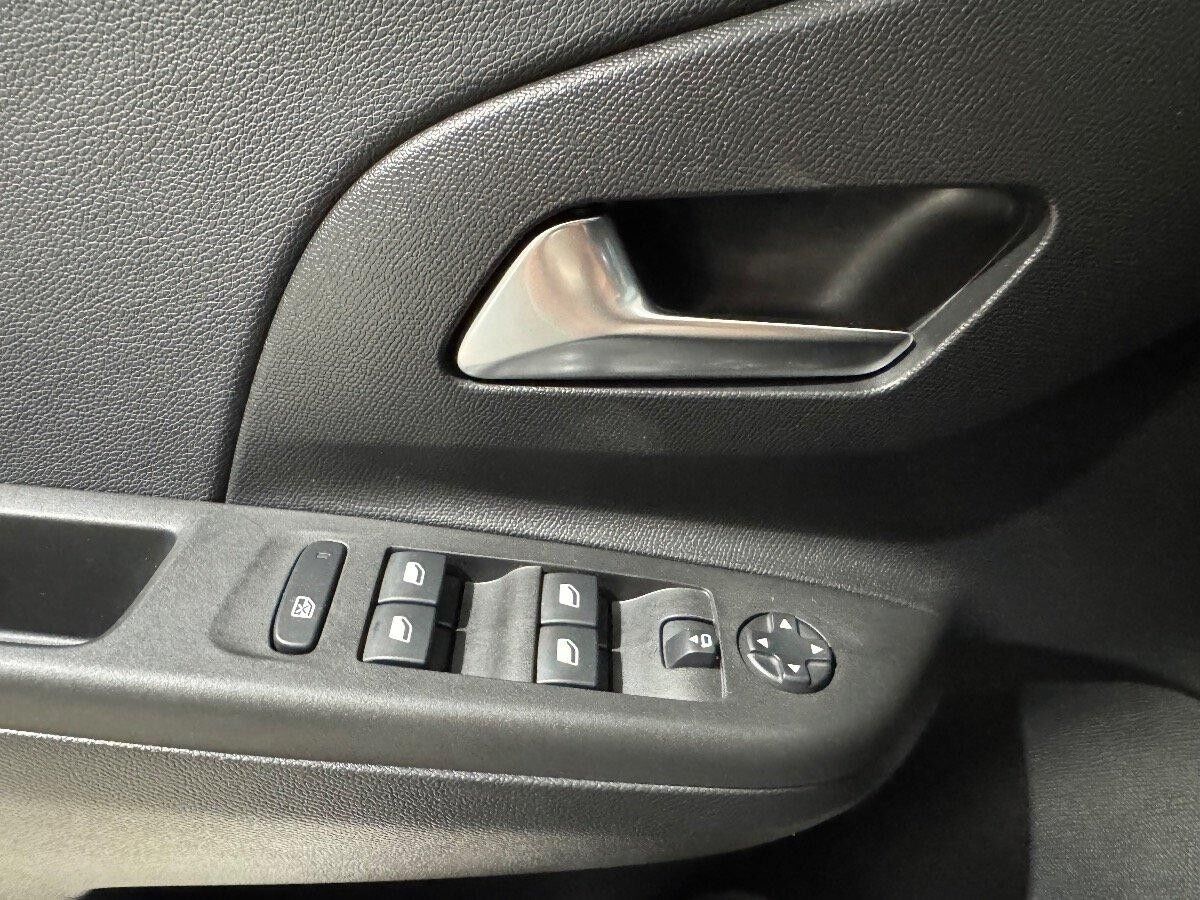 Opel Corsa F 1.2 Turbo Elegance LED+Fernlichtass.+LM