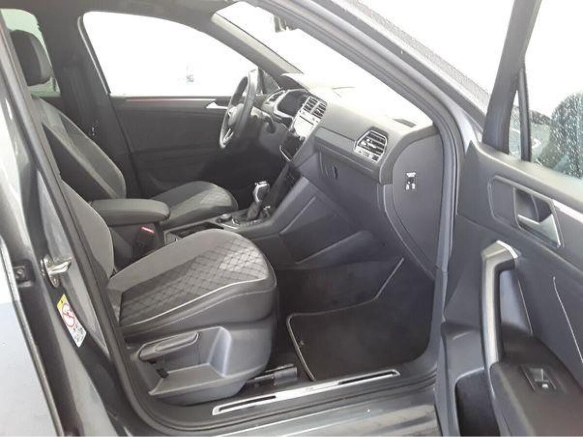 Volkswagen Tiguan Allspace 2.0 TDI DSG R-LINE / 7-SITZER AHK STANDHEIZUNG 4-MOTION