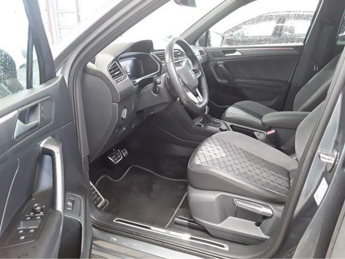 Volkswagen Tiguan Allspace 2.0 TDI DSG R-LINE / 7-SITZER AHK STANDHEIZUNG 4-MOTION