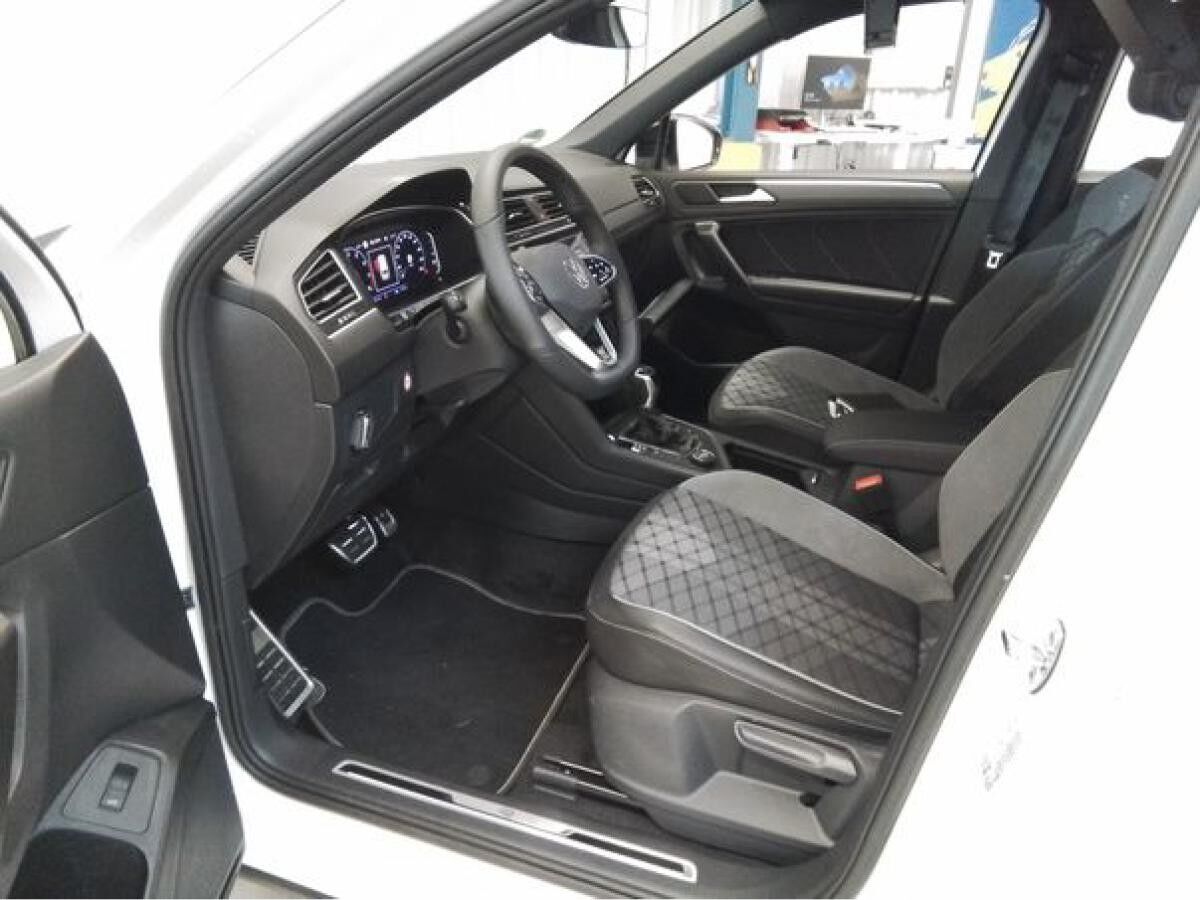 Volkswagen Tiguan Allspace 2.0 TSI DSG R-LINE / 7-SITZER AHK STANDHEIZUNG 4-MOTION