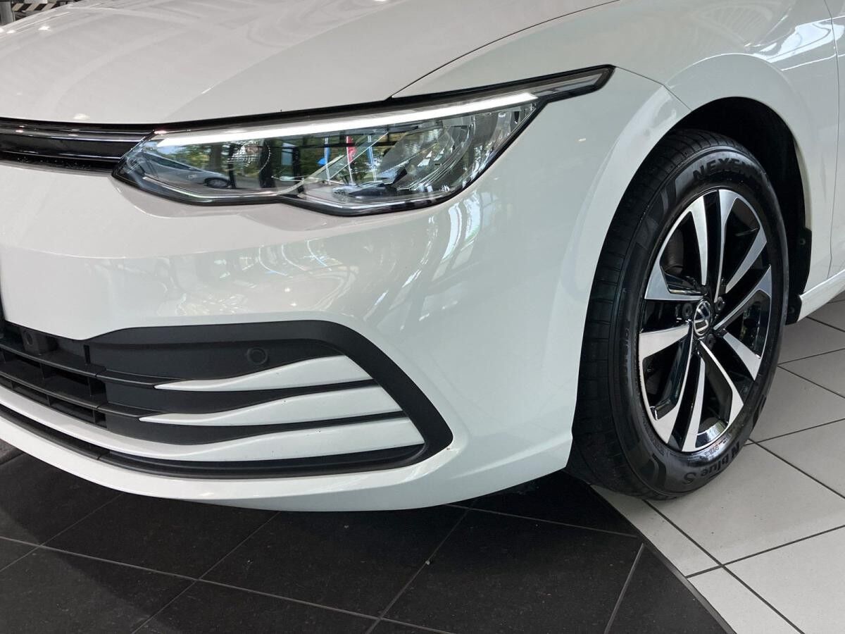 Volkswagen Golf VIII 2.0 TDI Life DSG Einparkhilfe Navi