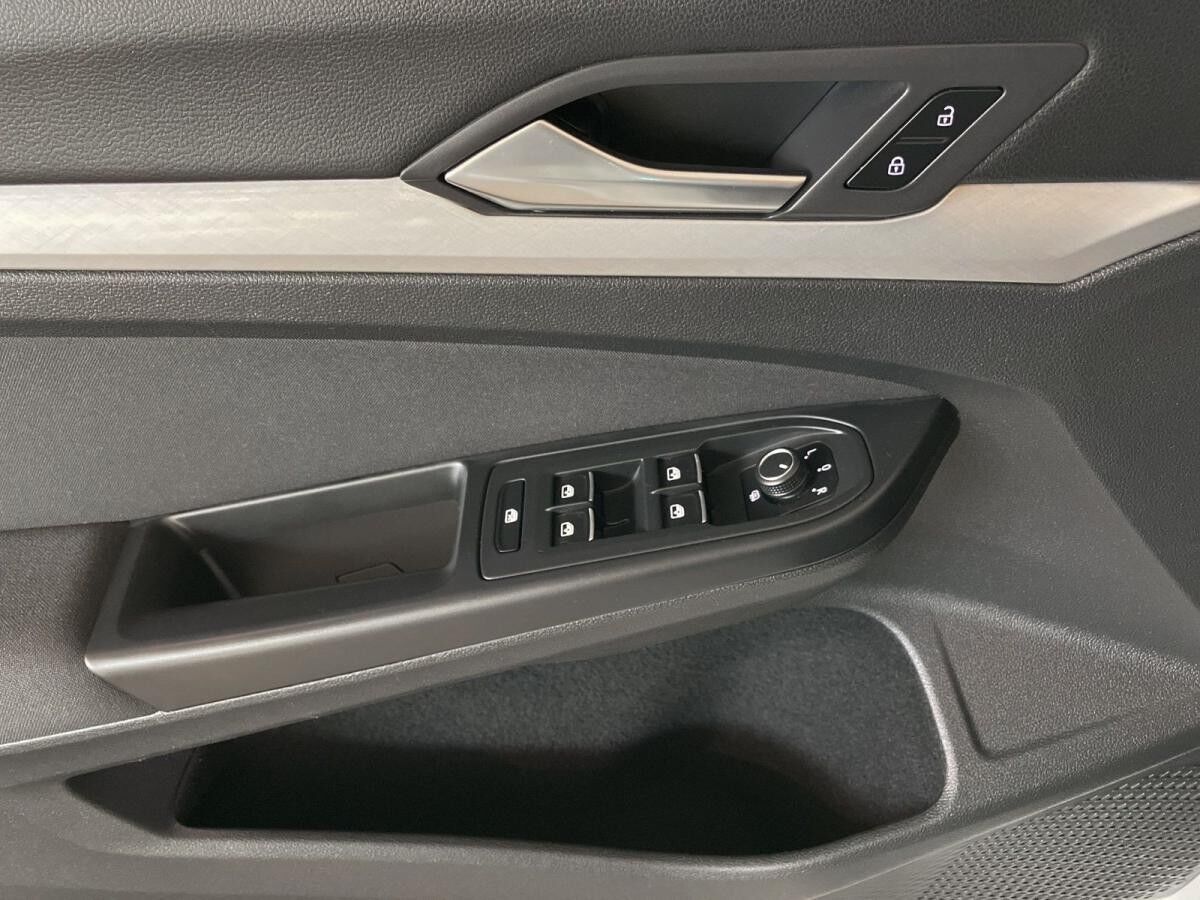 Volkswagen Golf VIII 2.0 TDI Life DSG Einparkhilfe Navi