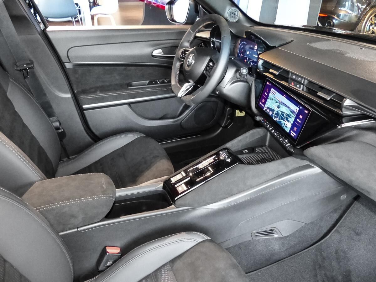 Alfa Romeo Junior 48V-Hybrid Ibrida 1.2 VGT INTENSA