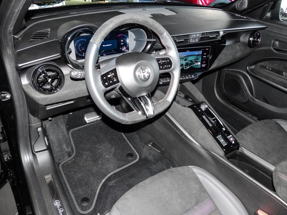 Alfa Romeo Junior 48V-Hybrid Ibrida 1.2 VGT INTENSA