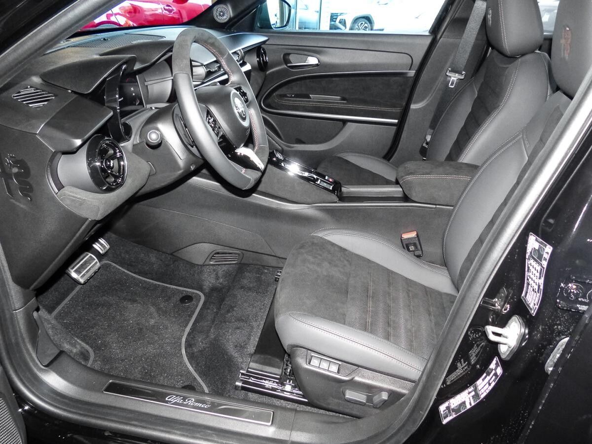 Alfa Romeo Junior 48V-Hybrid Ibrida 1.2 VGT INTENSA