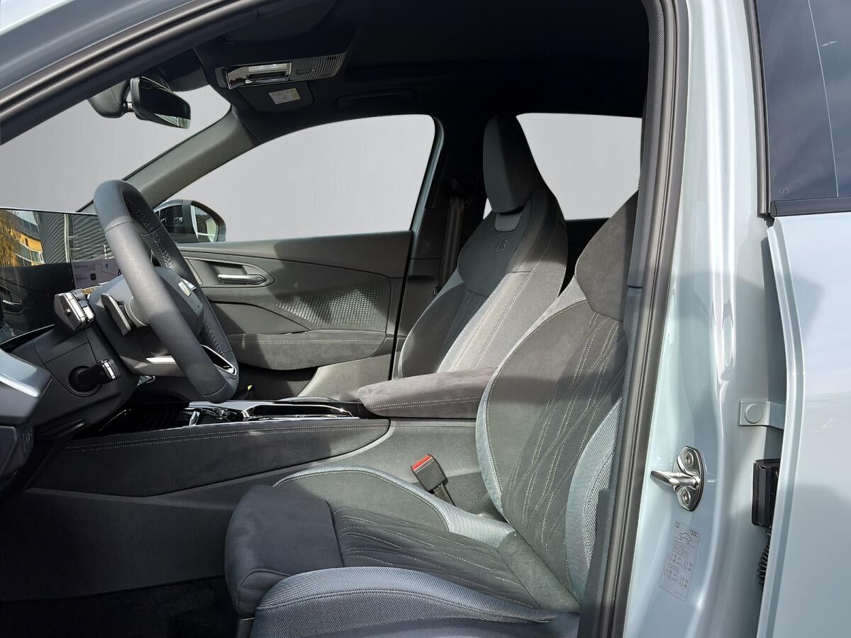 Audi Q3 e-hybrid S-line 200 kW S tronic MEMORY  + 360° + PANO + MATRIX LED + MMI PRO + ACC + OLED + WARNSYST