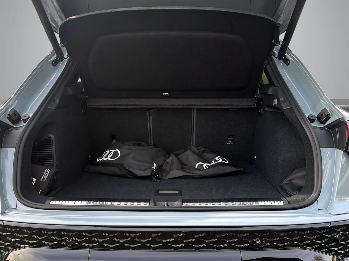 Audi Q3 e-hybrid S-line 200 kW S tronic MEMORY  + 360° + PANO + MATRIX LED + MMI PRO + ACC + OLED + WARNSYST