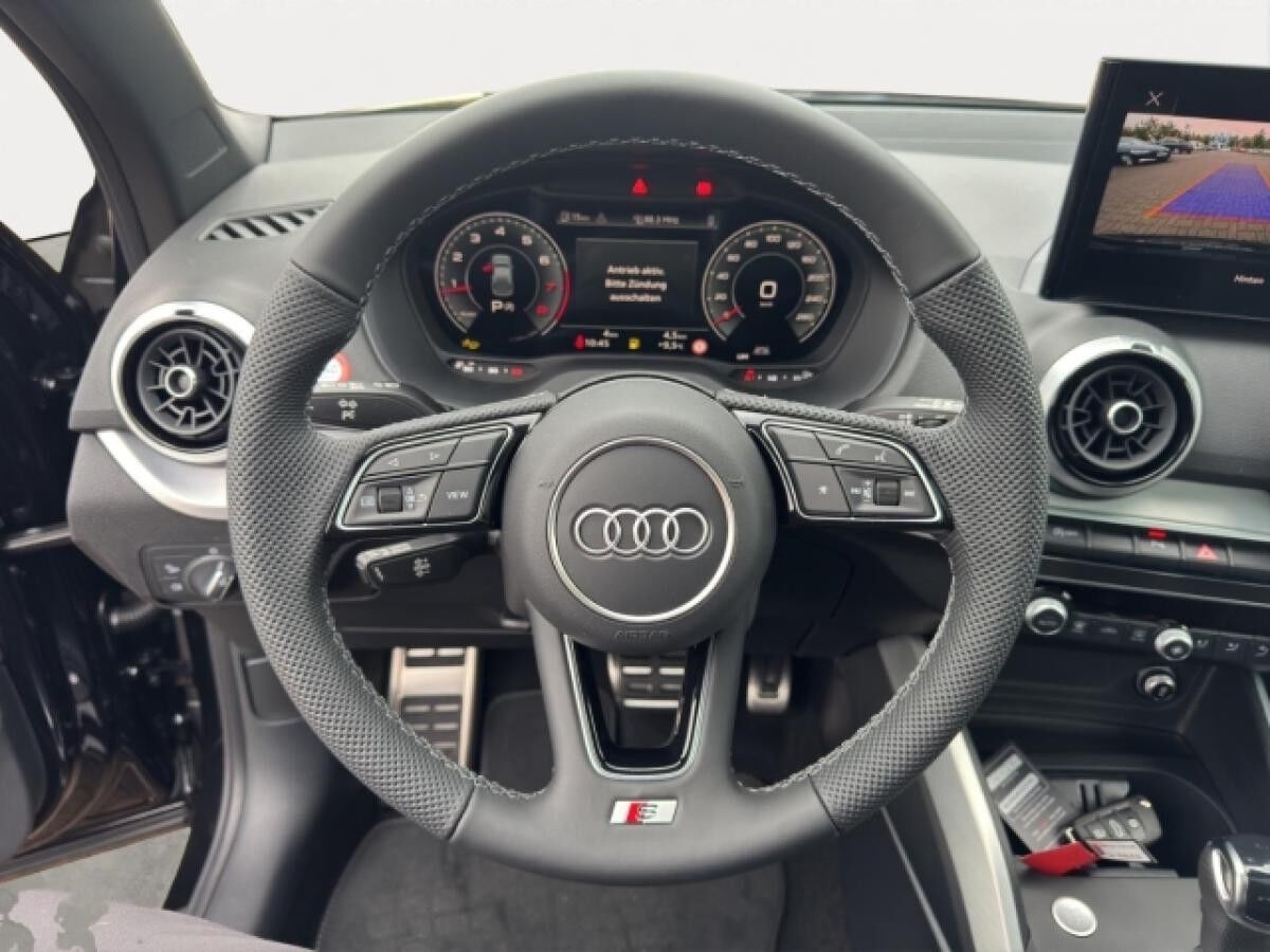 Audi Q2 advanced 35 TFSI S tronic LED-Matrix Pano S line