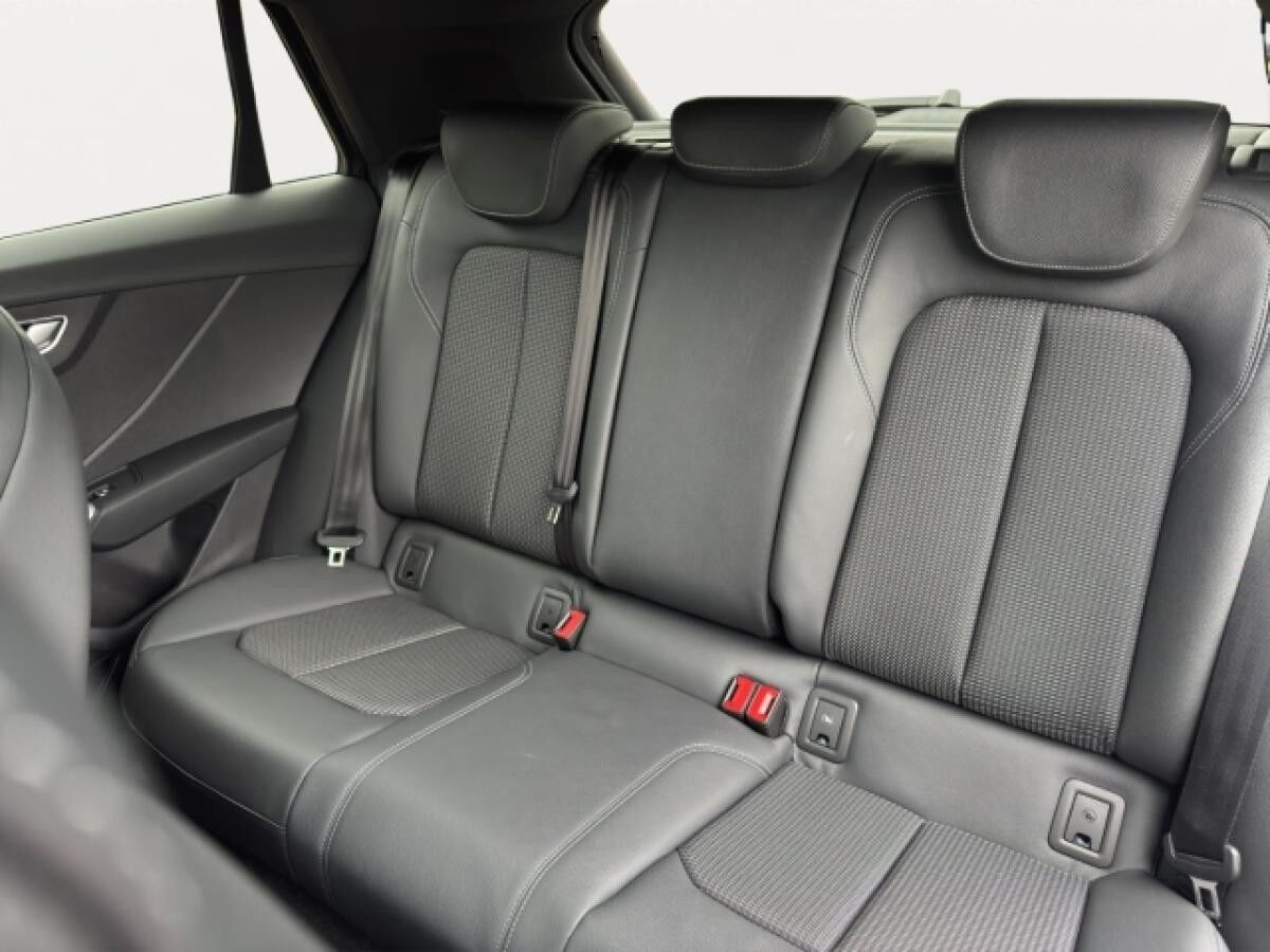Audi Q2 advanced 35 TFSI S tronic LED-Matrix Pano S line
