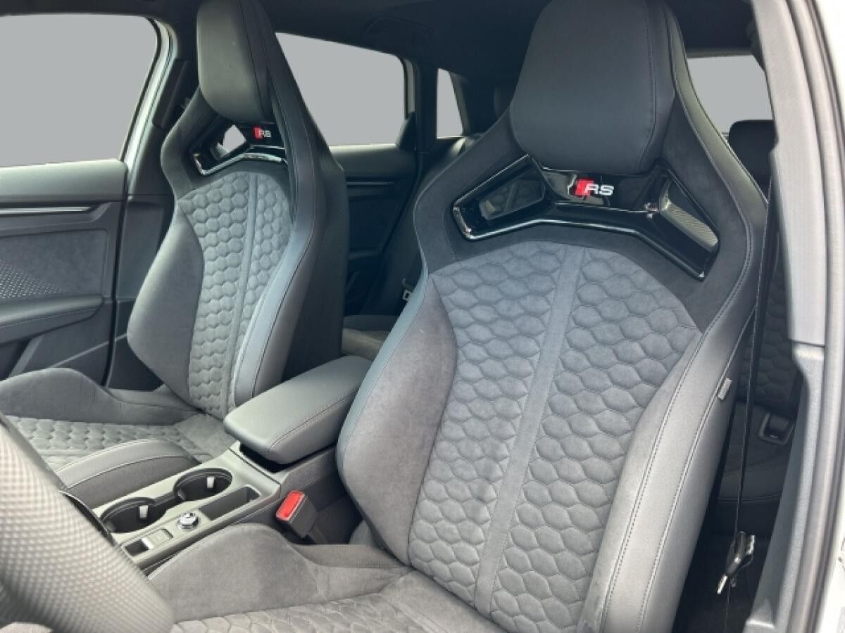 Audi RS3 Sportback 2.5 TFSI quattro HUD+PANO+NAVI+LEDER+MATRIX-LED