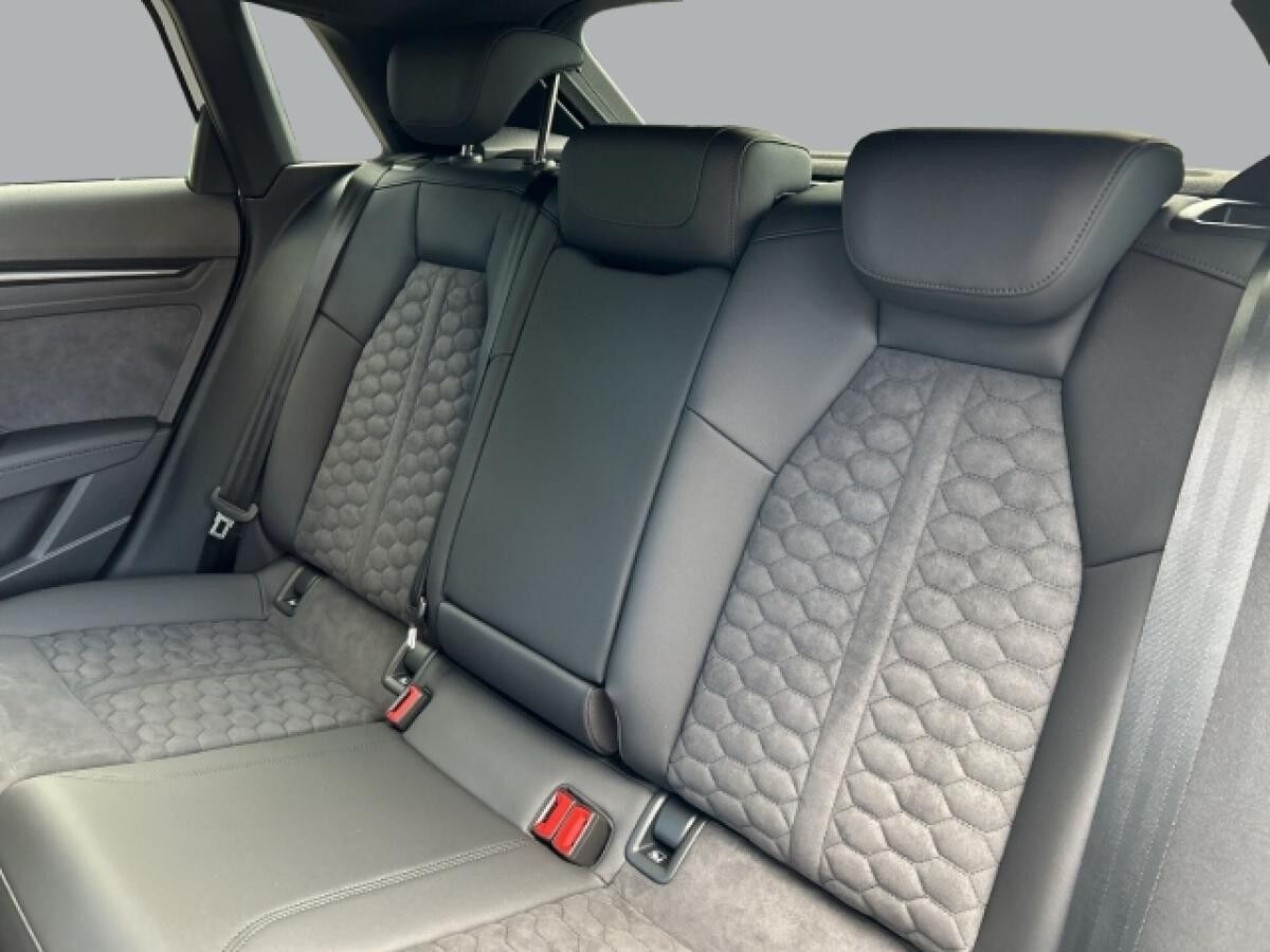 Audi RS3 Sportback 2.5 TFSI quattro HUD+PANO+NAVI+LEDER+MATRIX-LED