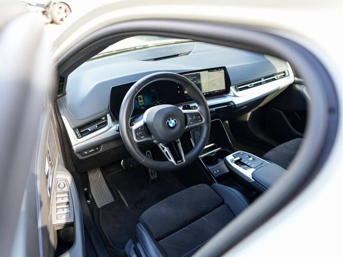 BMW 218 i Active Tourer M-Sport AHK *MEHRERE FARBEN*