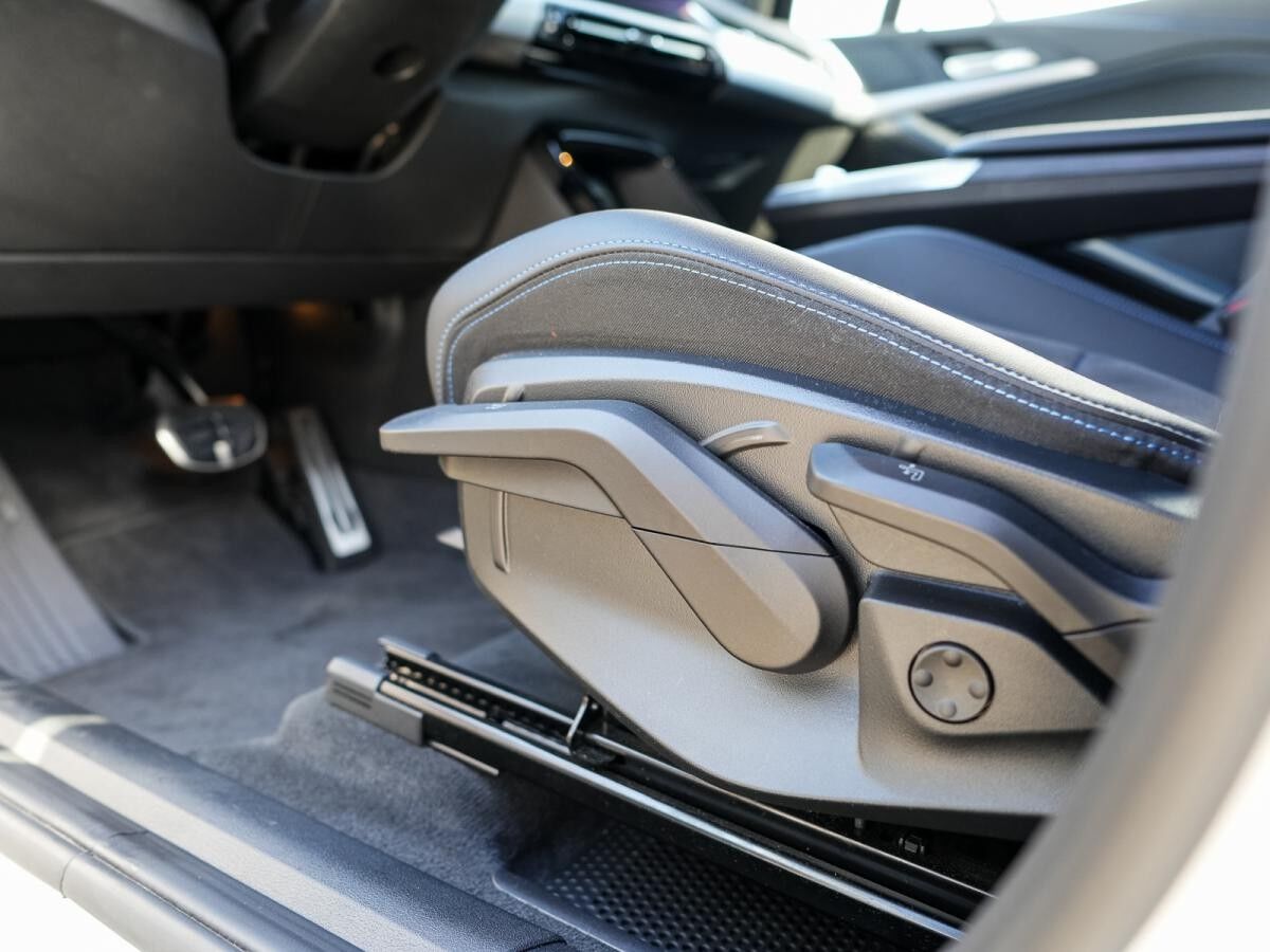 BMW 218 i Active Tourer M-Sport AHK *MEHRERE FARBEN*