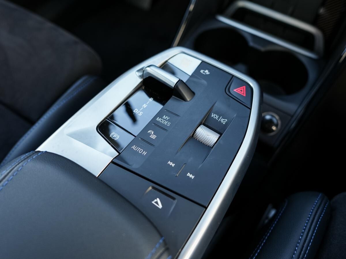 BMW 218 i Active Tourer M-Sport AHK *MEHRERE FARBEN*