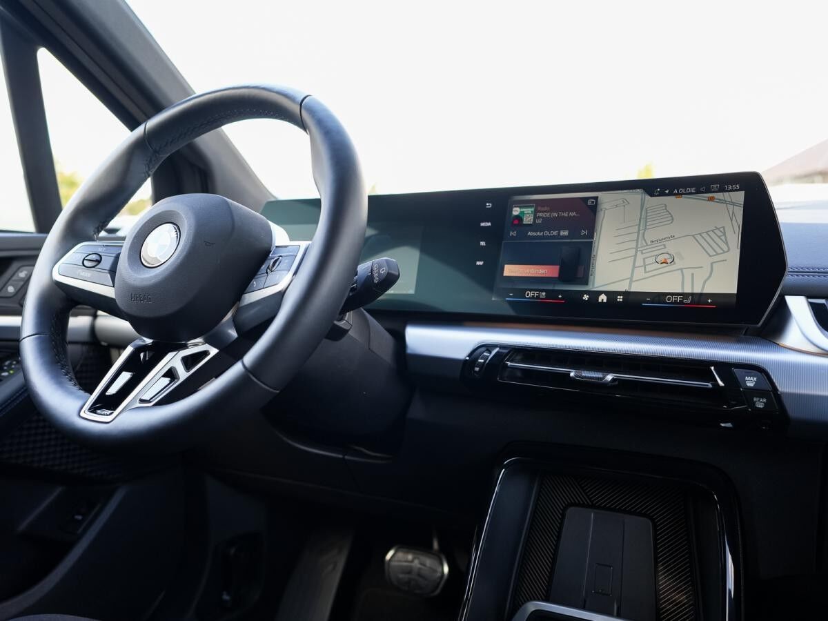 BMW 218 i Active Tourer M-Sport AHK *MEHRERE FARBEN*