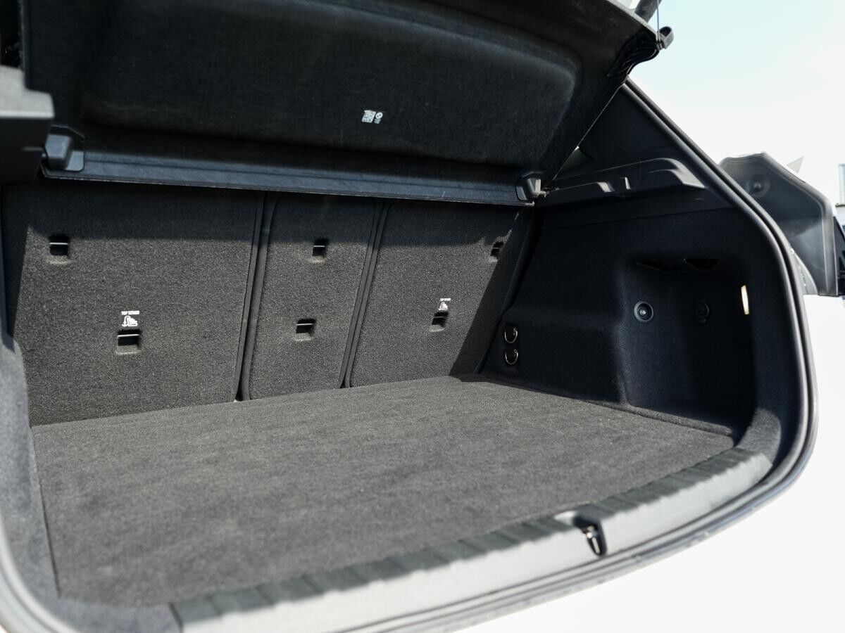 BMW 218 i Active Tourer M-Sport AHK *MEHRERE FARBEN*