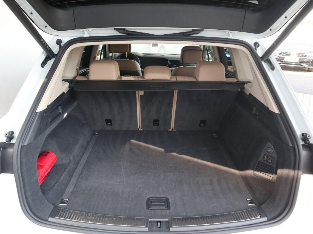 Volkswagen Touareg R-Line 3.0 V6 TSI (340 PS) DSG*4Motion*PANO*AHK*LUFT*360°*STHZG*