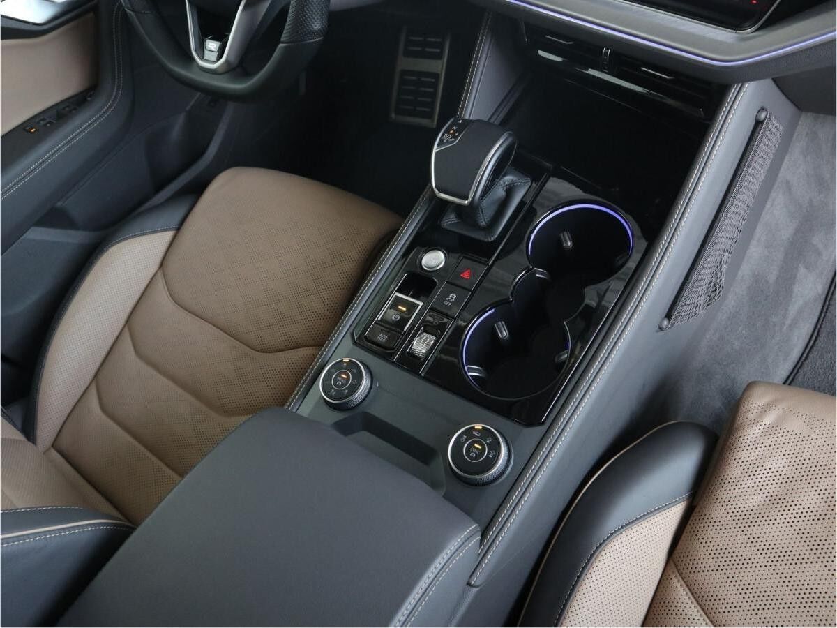 Volkswagen Touareg R-Line 3.0 V6 TSI (340 PS) DSG*4Motion*PANO*AHK*LUFT*360°*STHZG*