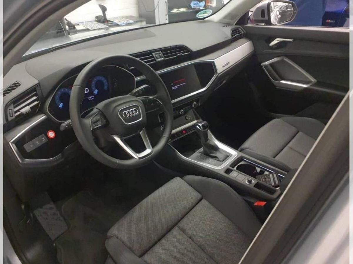 Audi Q3 advanced 35 TFSI S tronic AHK LED Keyless Nav