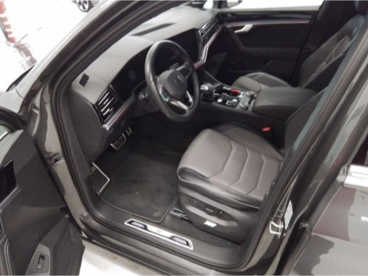 Volkswagen Touareg 3.0 TDI 4Motion R-Line Navi Leder IQ.Light DAB+ FrontAssist