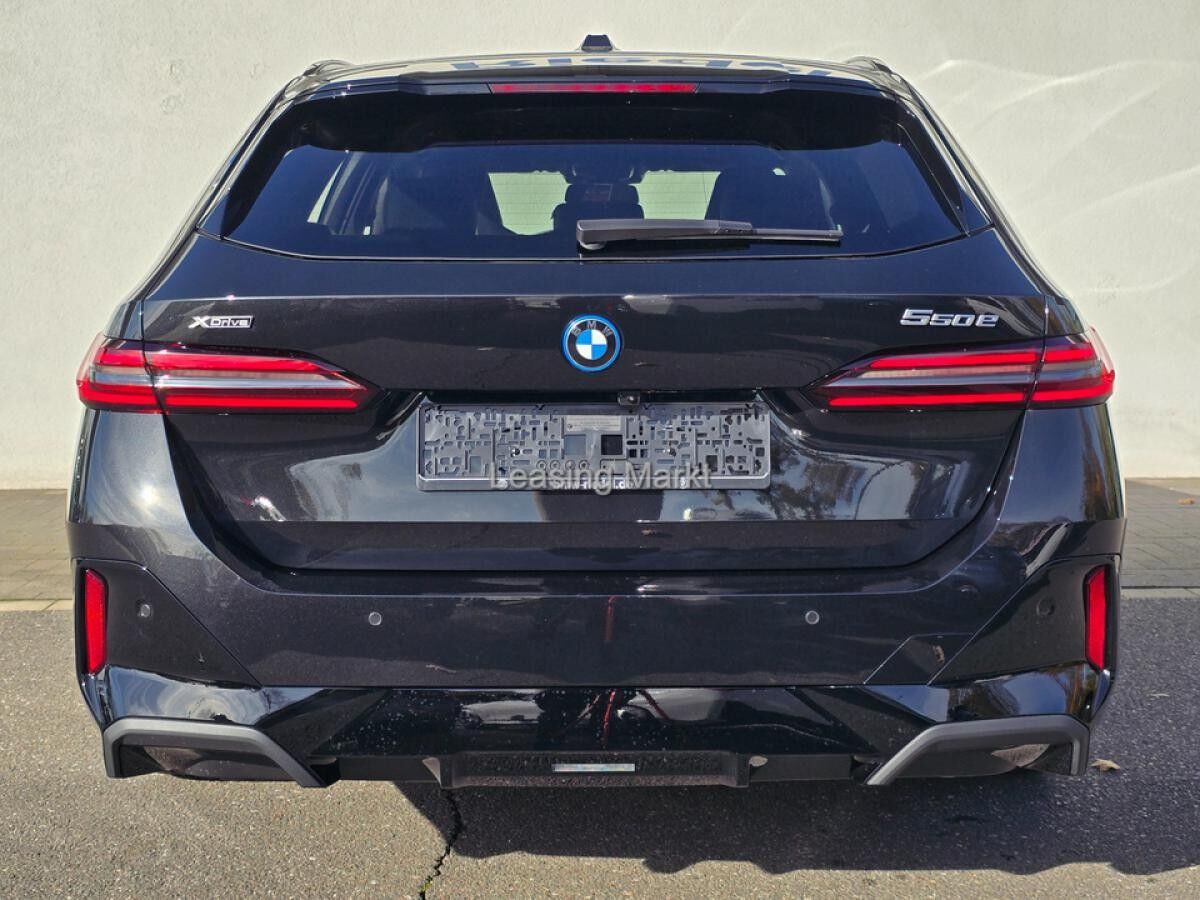 BMW 550 e xDrive Touring Navi Tempom.aktiv Panoramadach Bluetooth PDC MP3 Schn.