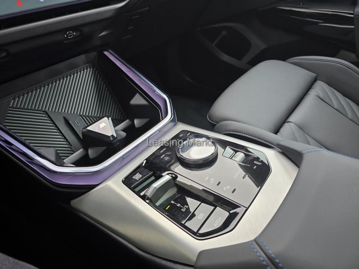 BMW X3 xDrive20d AT Navi Tempom.aktiv Panoramadach Bluetooth PDC BMW X3 xDrive20d AT Navi Tempom.aktiv Panoramadach Bluetooth PDC