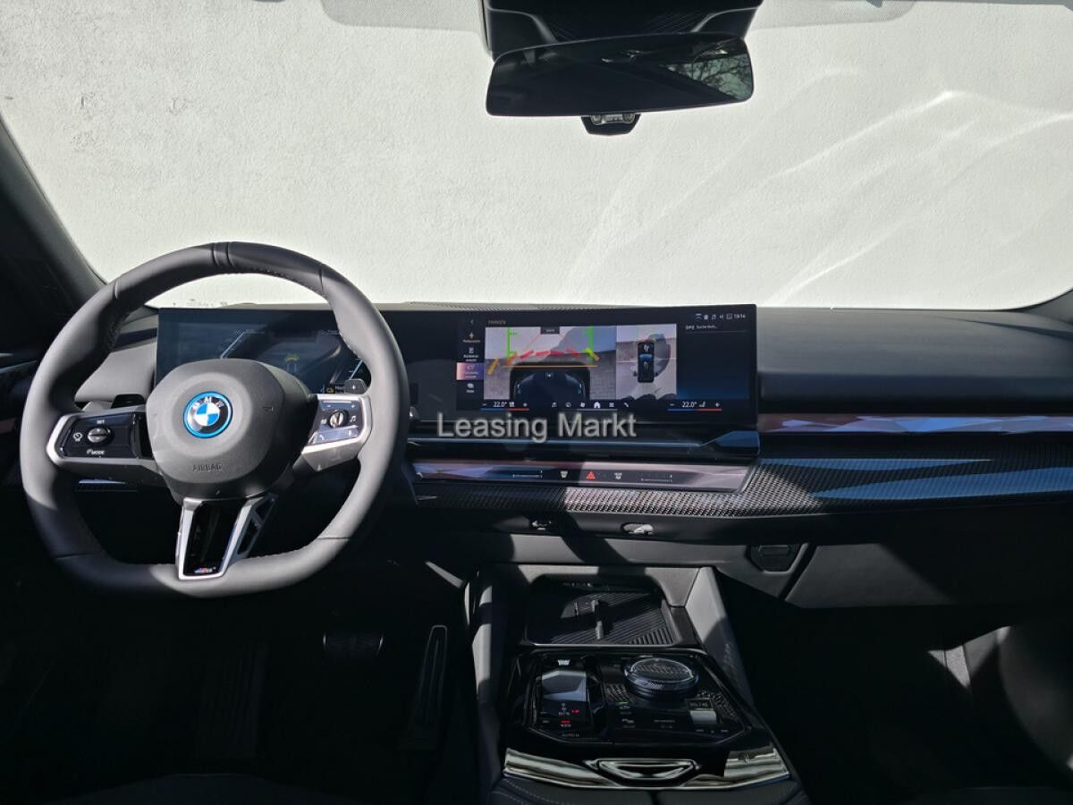 BMW 550 e xDrive Touring Navi Tempom.aktiv Panoramadach Bluetooth PDC MP3 Schn.