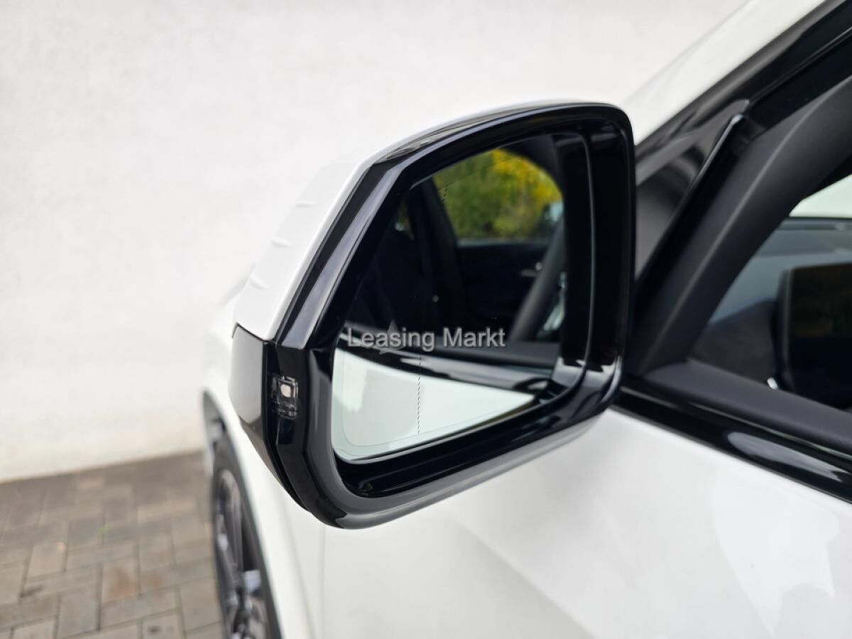 BMW iX1 xDrive30 Navi Tempom.aktiv Panoramadach Bluetooth PDC BMW iX1 xDrive30 Navi Tempom.aktiv Panoramadach Bluetooth PDC