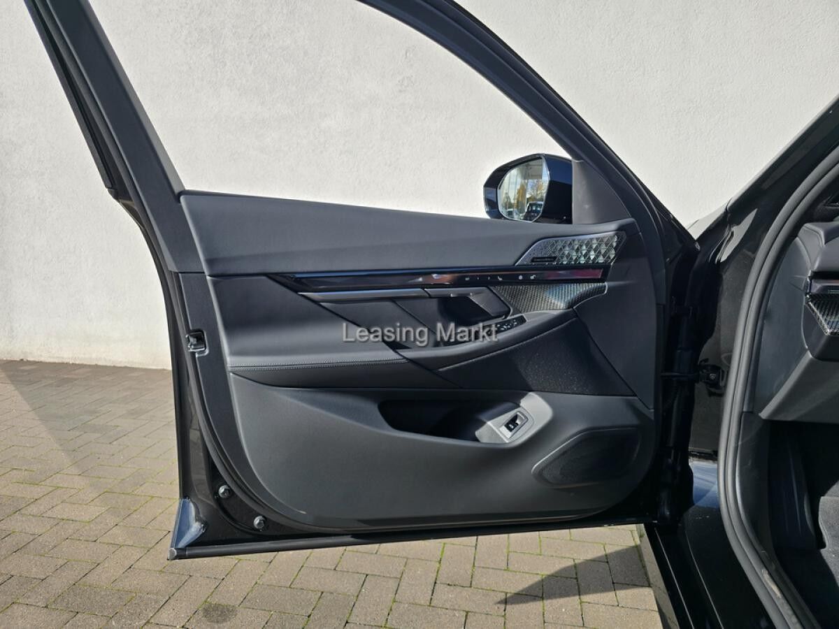 BMW 550 e xDrive Touring Navi Tempom.aktiv Panoramadach Bluetooth PDC MP3 Schn.