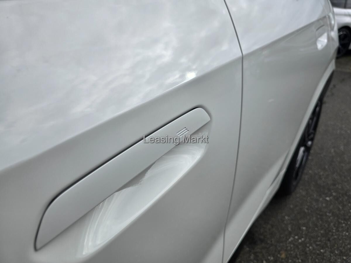 BMW iX1 xDrive30 Navi Tempom.aktiv Panoramadach Bluetooth PDC BMW iX1 xDrive30 Navi Tempom.aktiv Panoramadach Bluetooth PDC