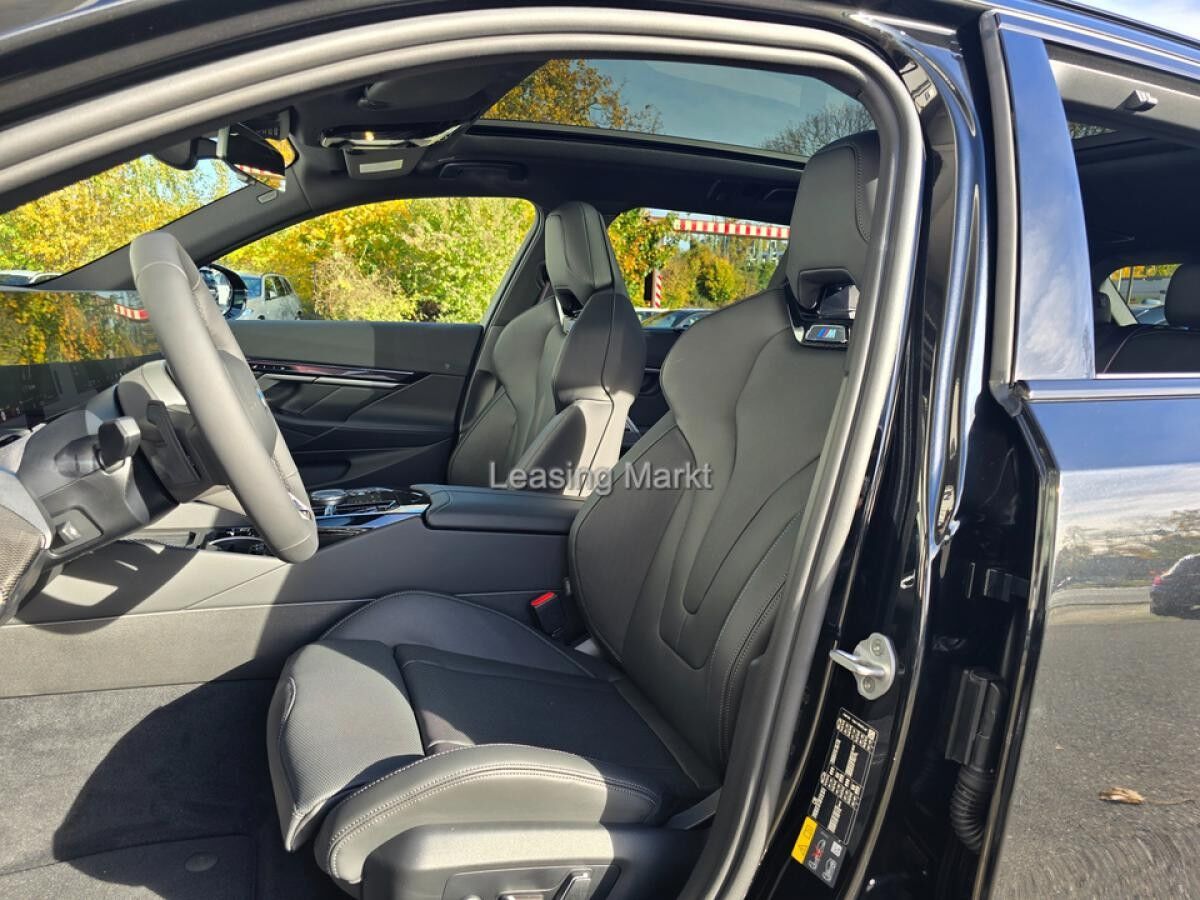 BMW 550 e xDrive Touring Navi Tempom.aktiv Panoramadach Bluetooth PDC MP3 Schn.