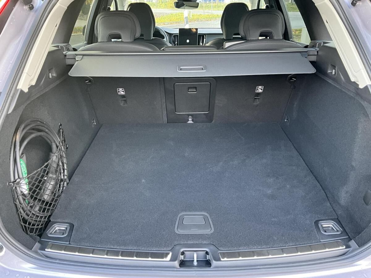 Volvo XC60 T6 Plus Dark Plug in Hybrid *Sofort Verfügbar*