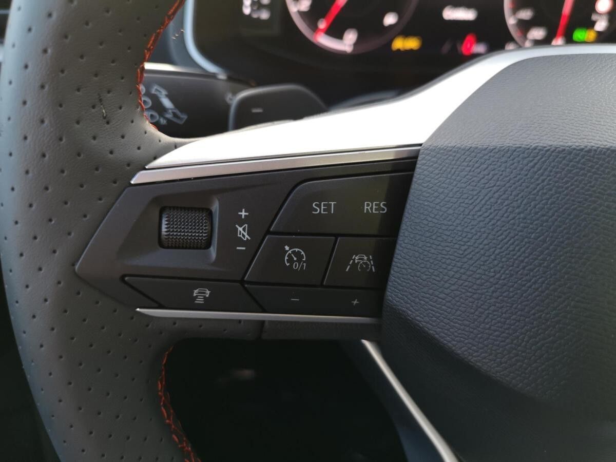 Seat Arona FR 1.0 TSI (85kw) 116PS PDC v+h KAMERA SHZ AAC ACC