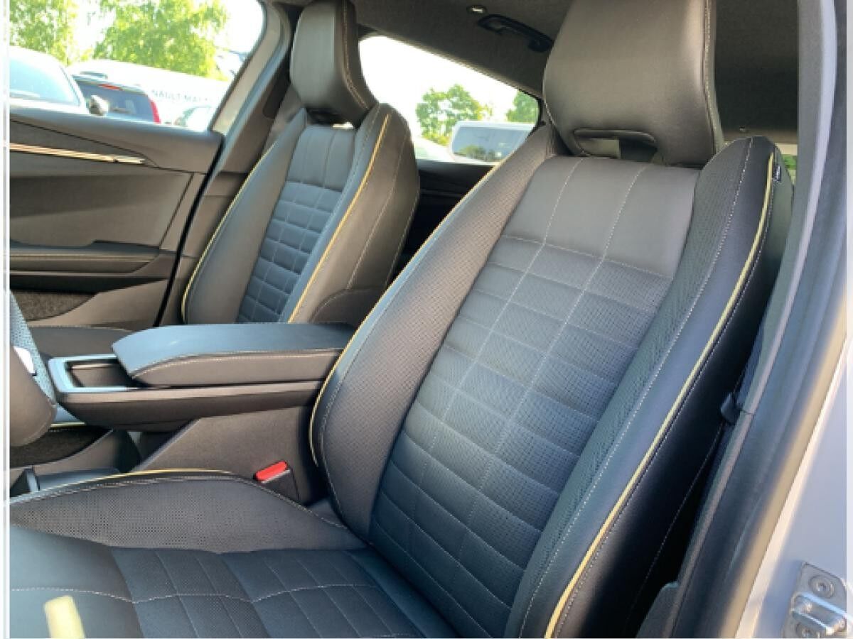 Renault Megane E-Tech Iconic 220 Comfort Range